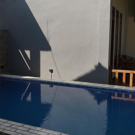 Kalak Arrys Watukarung Surfcamp酒店 外观 照片