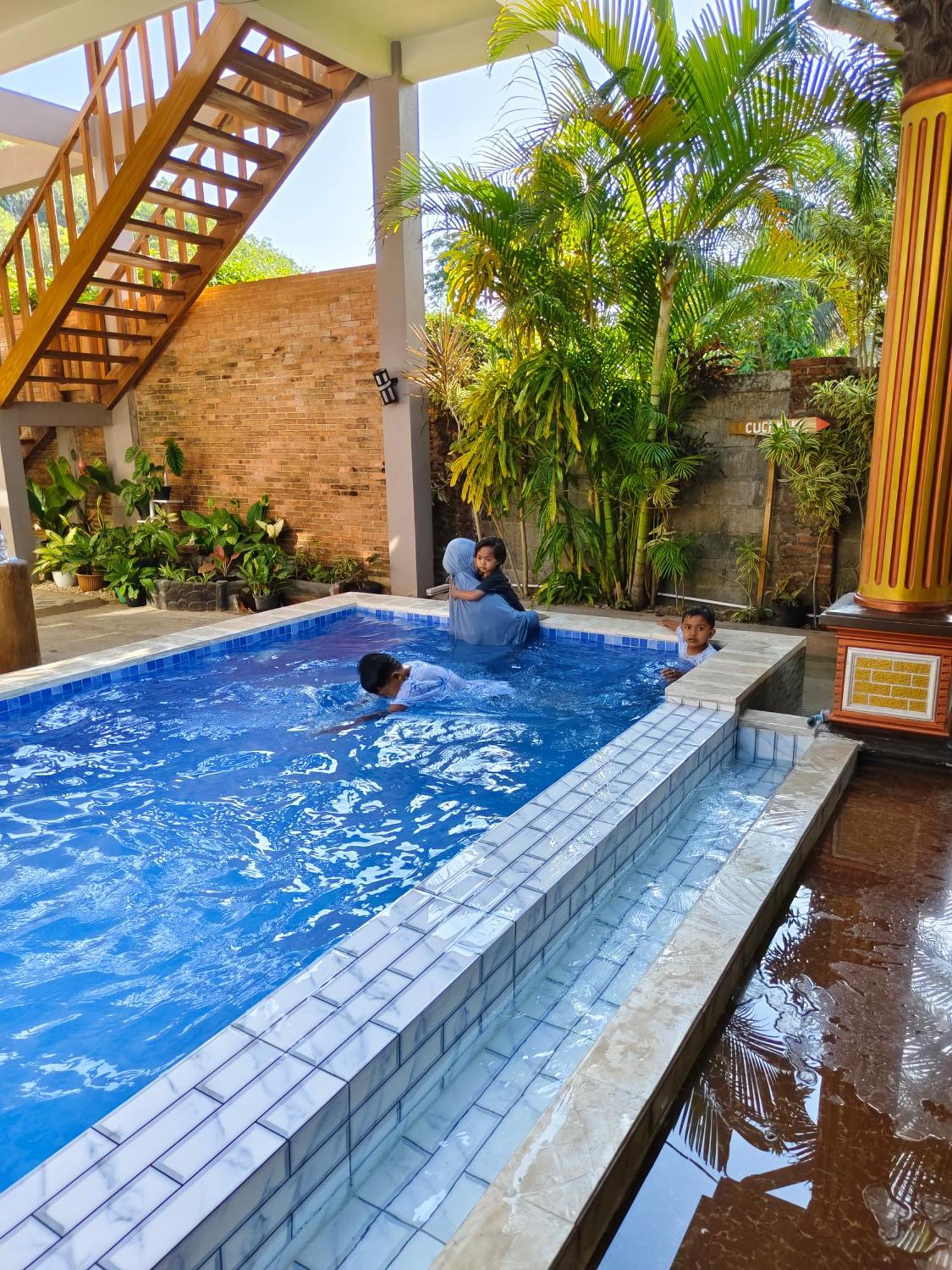 Kalak Arrys Watukarung Surfcamp酒店 外观 照片