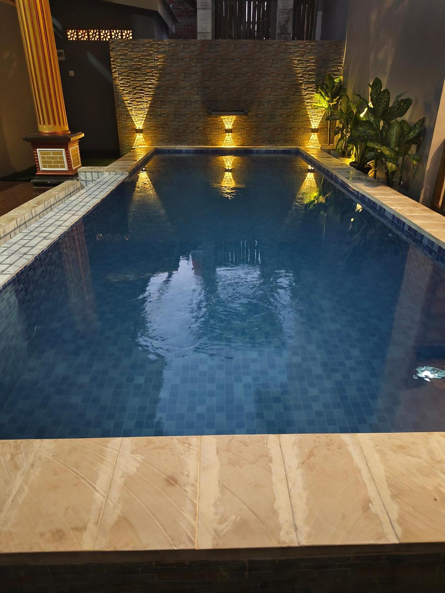 Kalak Arrys Watukarung Surfcamp酒店 外观 照片