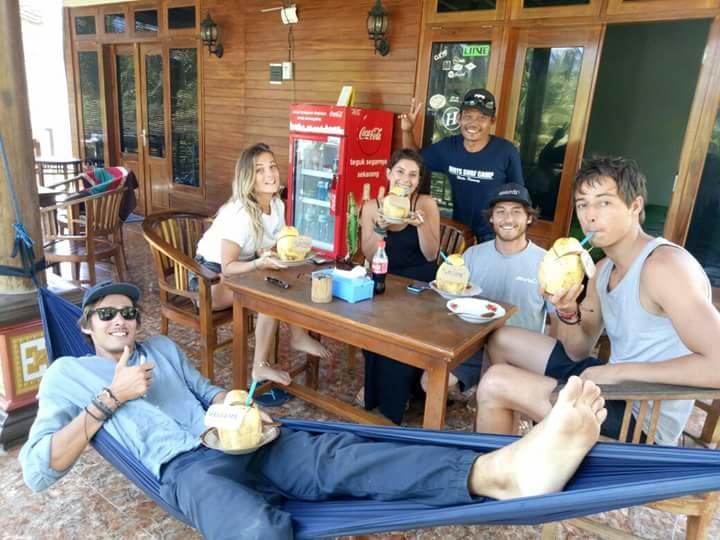 Kalak Arrys Watukarung Surfcamp酒店 外观 照片