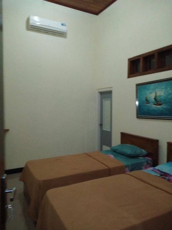Kalak Arrys Watukarung Surfcamp酒店 外观 照片