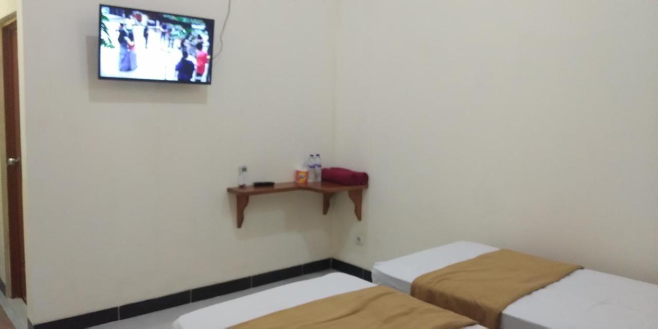 Kalak Arrys Watukarung Surfcamp酒店 外观 照片