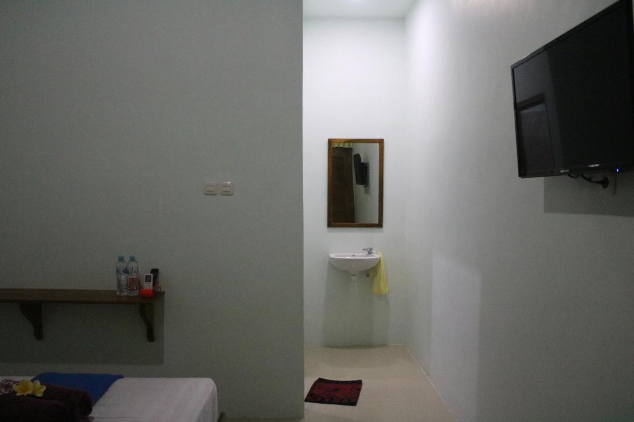 Kalak Arrys Watukarung Surfcamp酒店 外观 照片