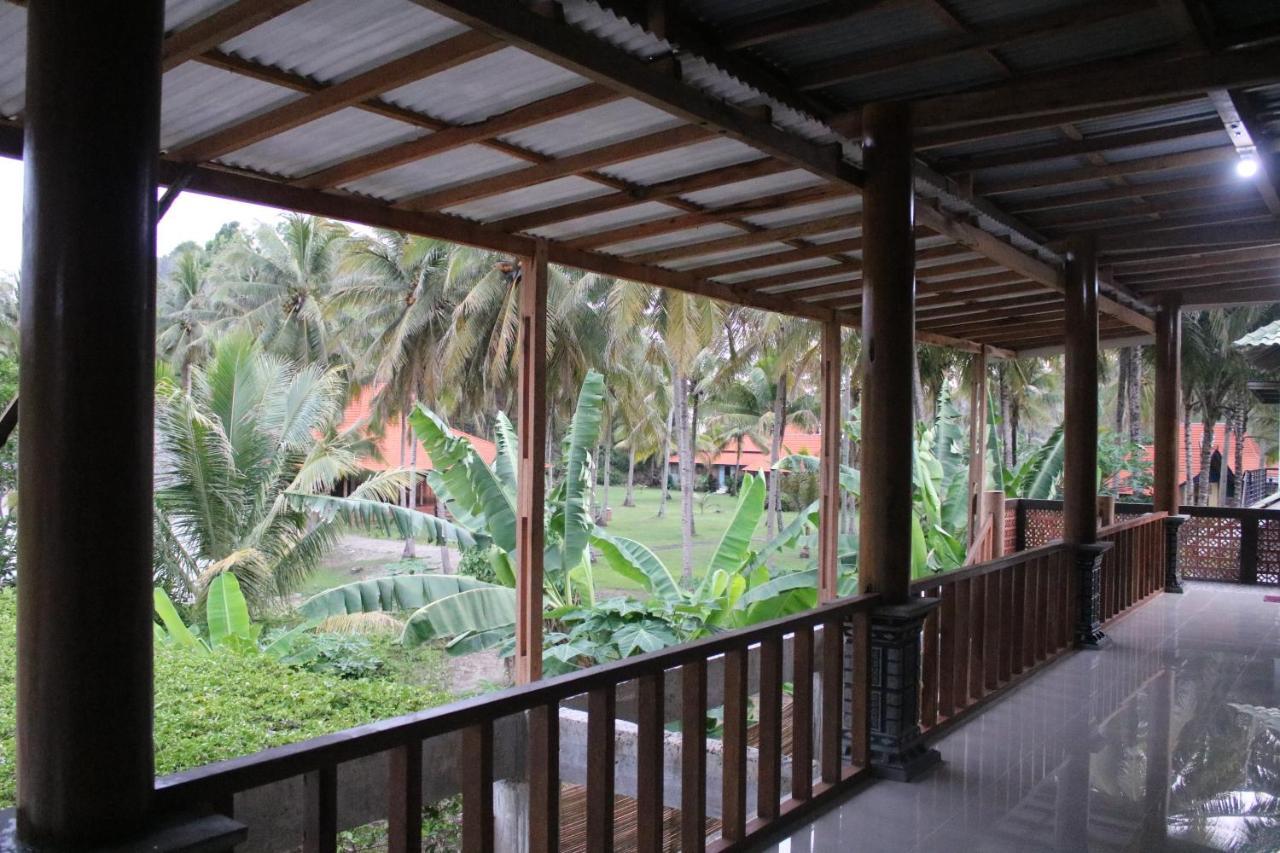 Kalak Arrys Watukarung Surfcamp酒店 外观 照片
